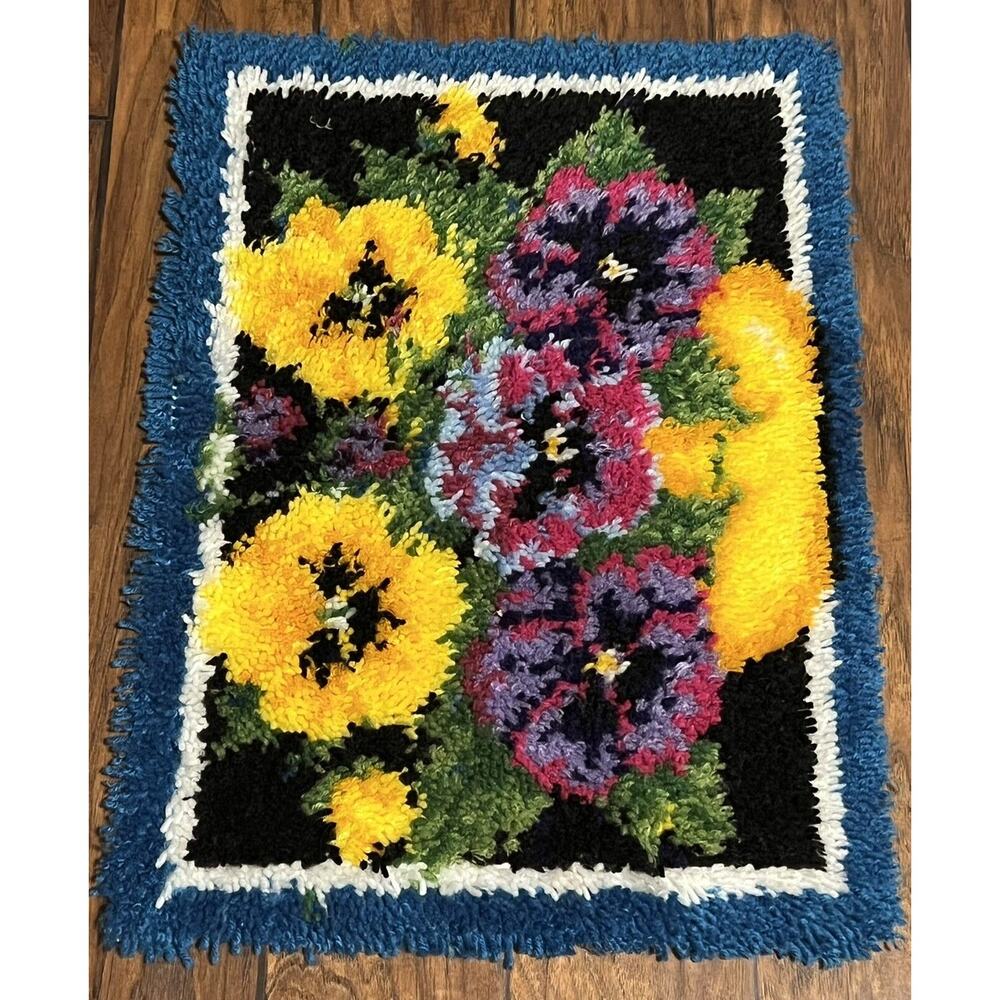 Vintage Latch Hook Completed Rug Floral Print Bright Flowers 27“ X 20”